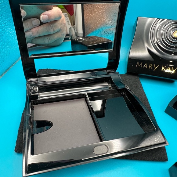 MaryKay Mini COMPACT (5) & medium (1) Unfilled Bundle + bonus makeup - Picture 5 of 10
